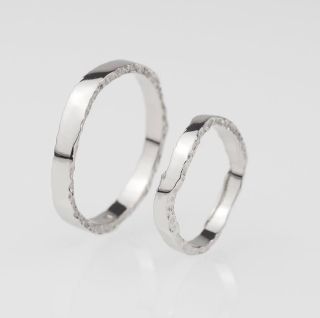 MOONO curved✨​​​​​​​​ ​​​​​​​​ #vjewelryat #eheringe #trauringe #hochzeit #hochzeitinspiration